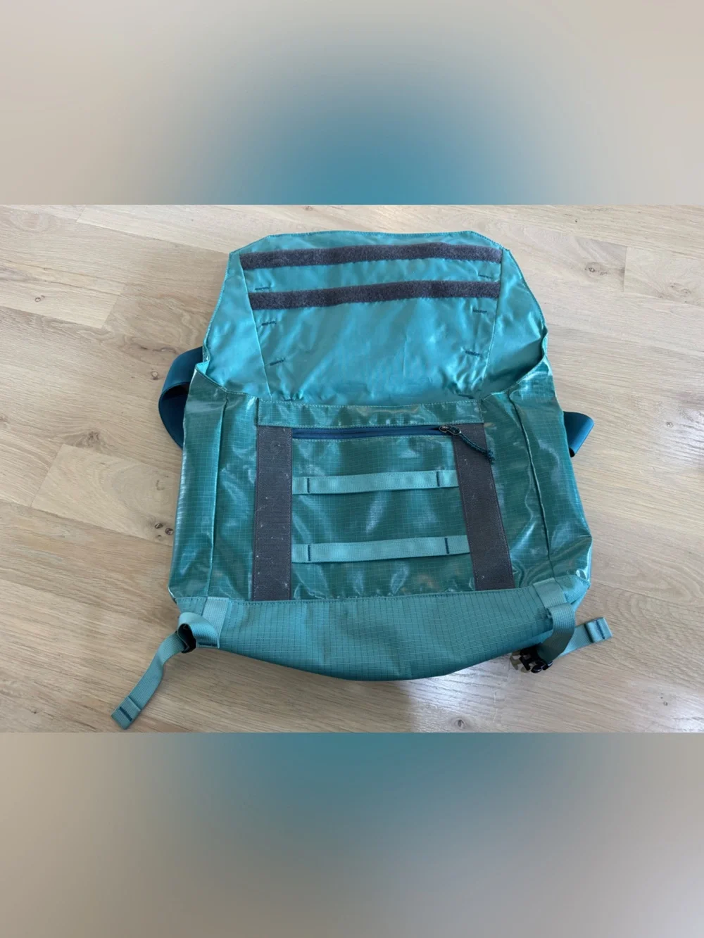Patagonia Black Hole Mini Messenger Bag teal green